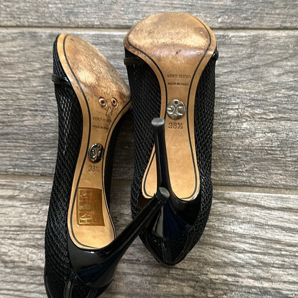 DOLCE & GABBANA black patent leather open toe heels - Picture 8 of 9